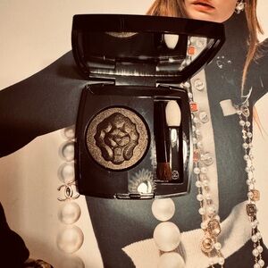 CHANEL LE  Ombre Premiere longwear Metallic Eyeshadow -906 Vert Lame